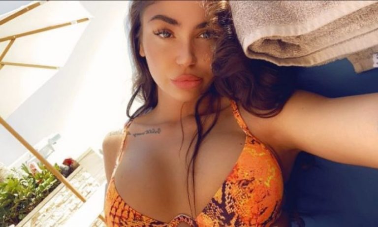 Arta Nitaj ju ofron disa poza sexy nga pushimet