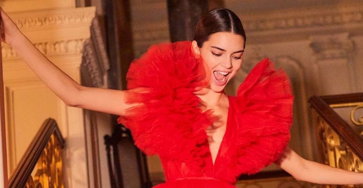 Kendall Jenner zhvishet për “Versace”