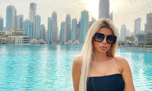 Luana publikon një fotografi tërheqëse nga Dubai, vë në pah linjat trupore