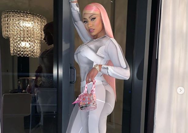 Nicki Minaj, ekspozon format trupore!