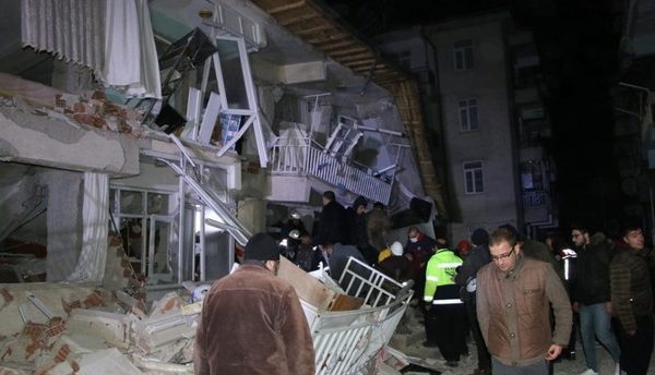 Tërmeti i fuqishëm në Turqi: Shkon në 6 numri i të vdekurve