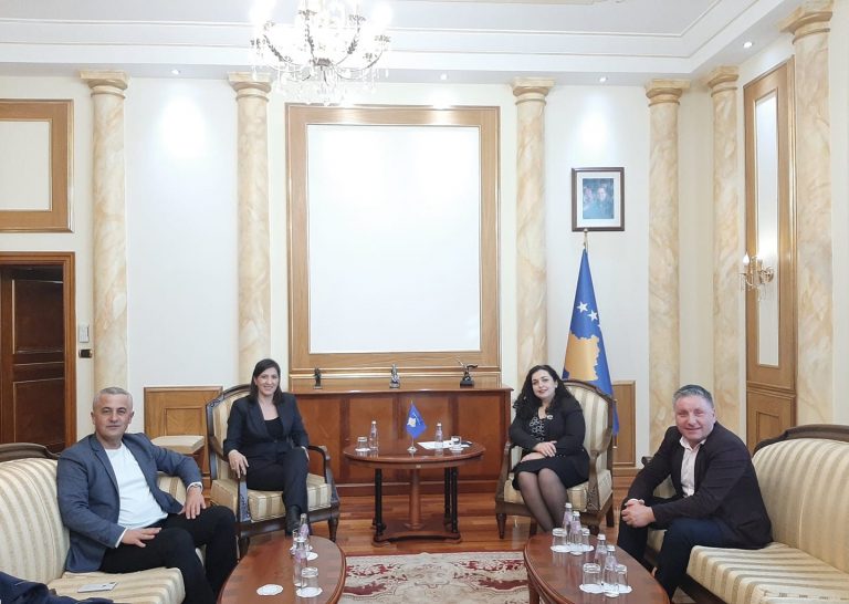 Deputetët lipjanas takohen me Kryetaren e Kuvendit, Vjosa Osmani