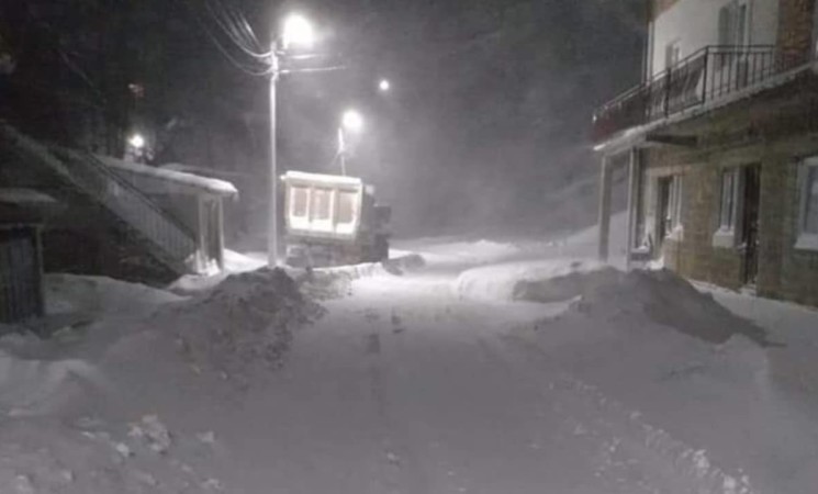 Stuhitë e forta dhe reshjet e borës, në dy komuna të Kosovës sot nuk ka mësim
