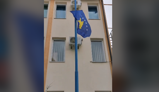 Flamuri mbrapsht, komuna e Shtimes jep sqarim
