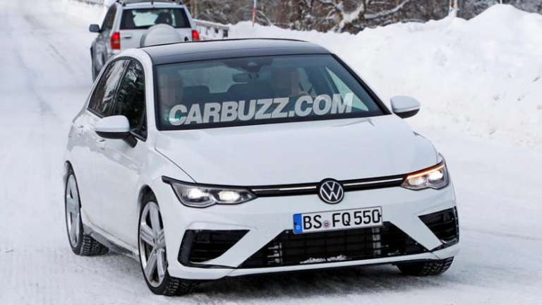 Volkswagen Golf R është parë pa asnjë shtresë kamuflazhi, disa muaj para se që pritej të shfaqej