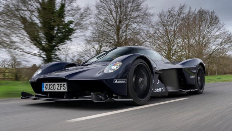 Aston Martin Valkyrie është shfaqur edhe në rrugë të hapur