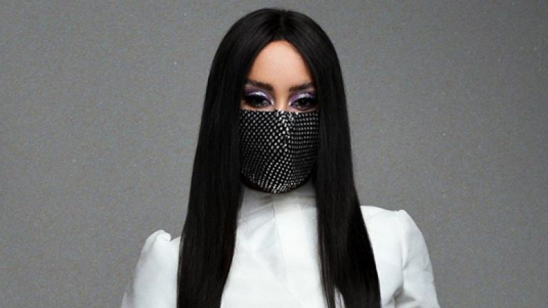 Pranë fotos me maskë, Dafina Zeqiri: Qëndroni të sigurt