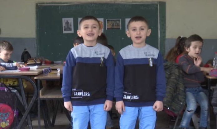 Binjakët e Lipjanit që u pagëzuan me emrat e Adem dhe Hamëz Jasharit