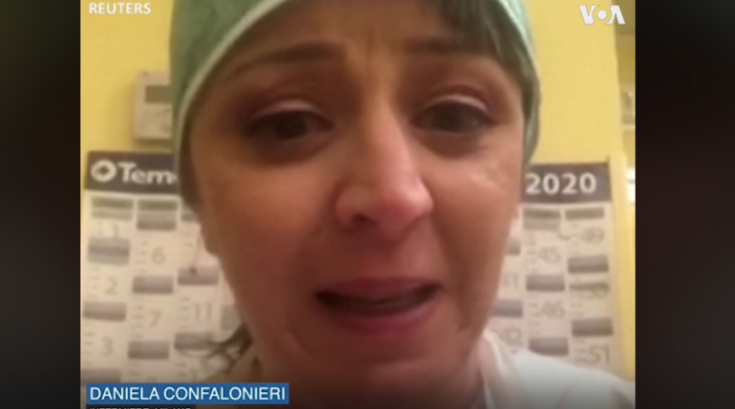 E përlotur, infermierja shpjegon situatën dramatike në Itali: Njerëzit nuk arrijnë të gjejnë furnizime as në barnatore