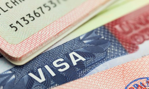 Ambasada amerikane: Kontrolli i vizave s’ndalet, kush nuk zbaton ligjet dhe rregullat i revokohet viza