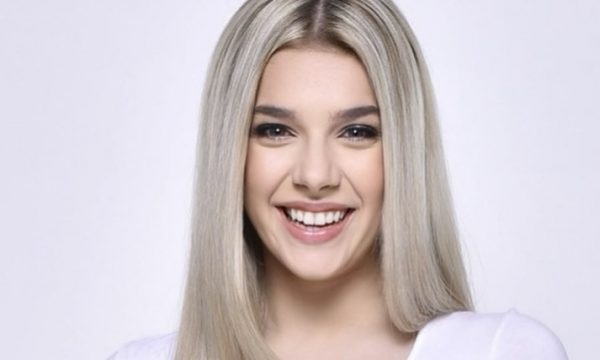 Arilena tregon nënën e saj, sa shumë i ka ngjarë
