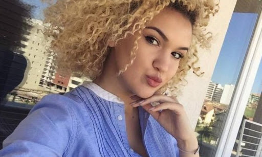 Arta Elezajt i publikohet një video intime duke dridhur të pasmet