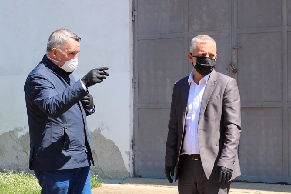 Shoqata “Jetimat e Ballkanit” ndihmon Komunën e Lipjanit me miell, pako higjenike dhe ushqimore
