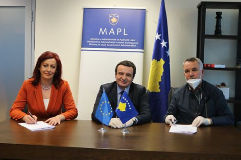 Kryetari Ahmeti nënshkruan marrëveshjen mbi 400.000 EUR për Komunën e Lipjanit