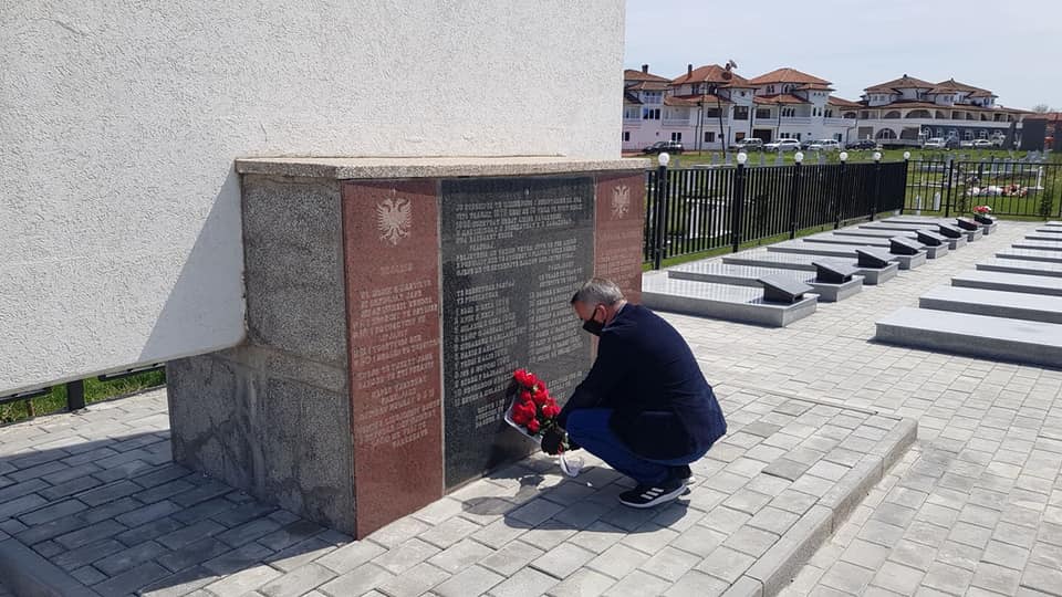 Nderohen martirët e fshatit Hallaq i Vogël