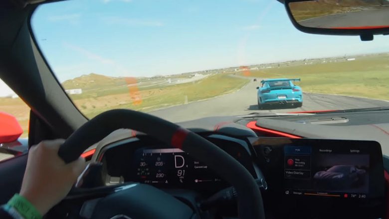 Gara në pistë në mes Chebrolet Corvette Stingray dhe Porsche 911 GT3 RS