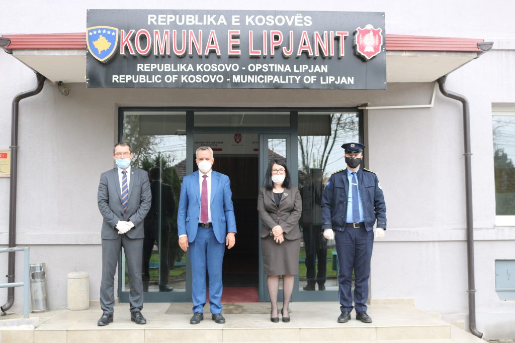Kryetari Ahmeti pret në takim zëvendësministrat Emini dhe Gecaj