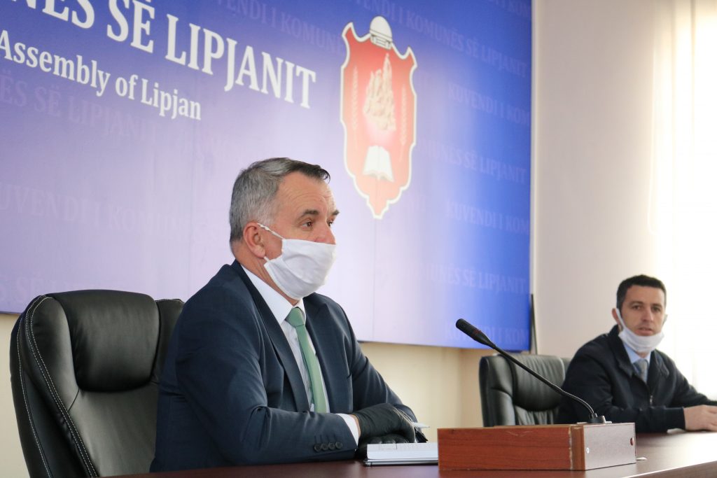 Kryetari Imri Ahmeti mban mbledhje me shtabin emergjent të Komunës Lipjanit