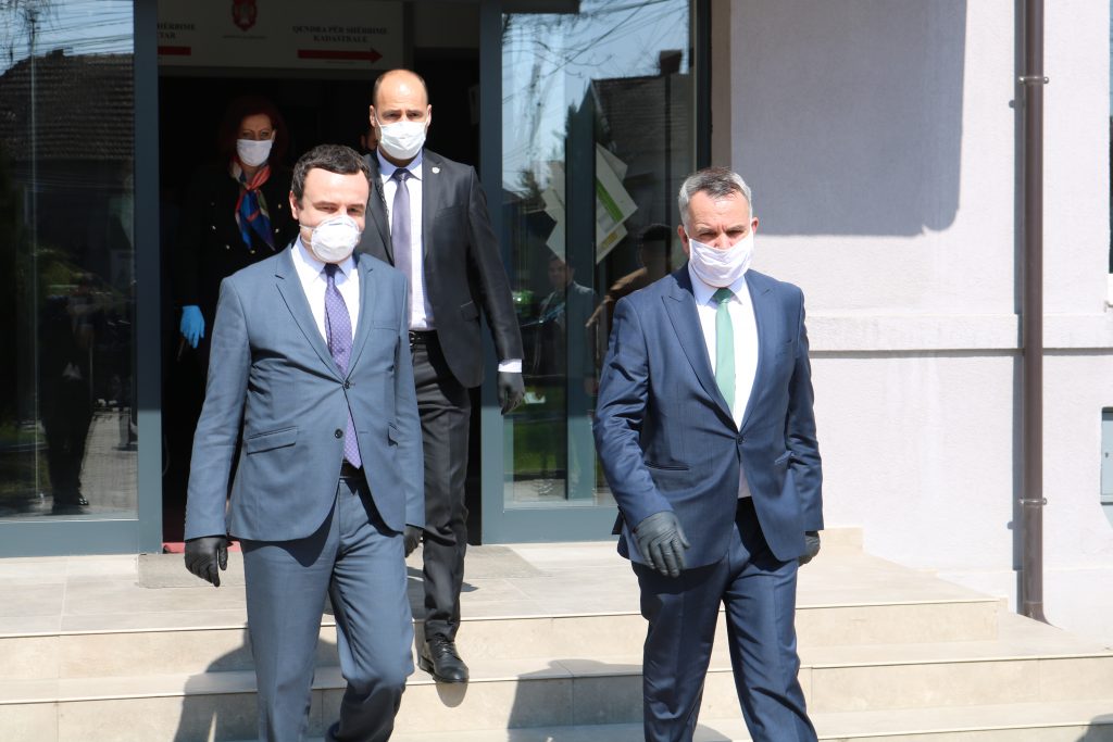Kryetari Ahmeti pret në takim Kreministrin në detyrë Albin Kurti