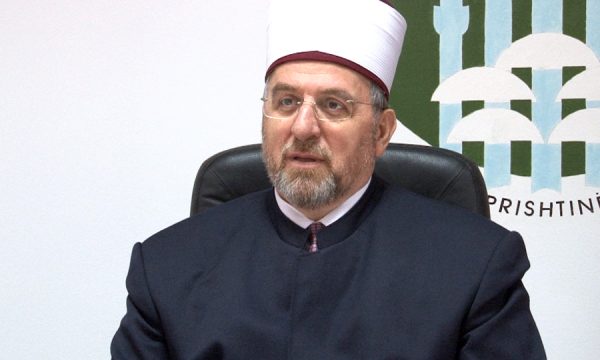 Disa orë para seancës, BIK’u del me qëndrim për martesat e të njejtës gjini