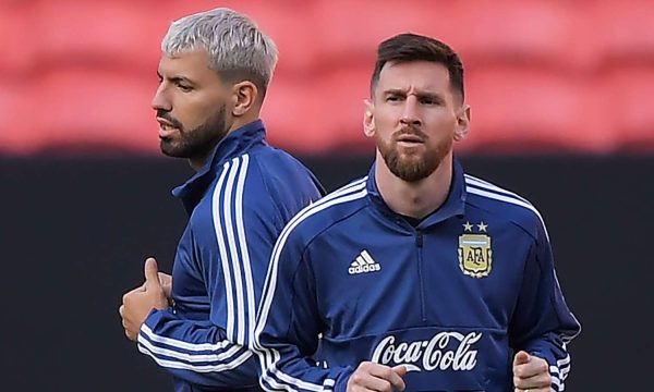 Aguero mbron Messin nga kritikat në Argjentinë: Ai është i pari që vuan