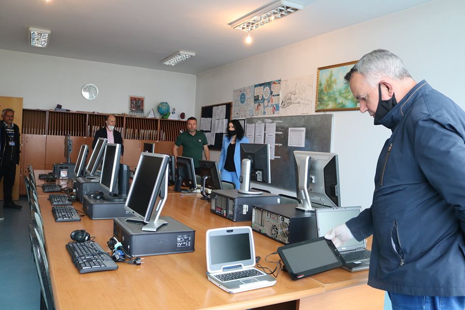Komuna e Lipjanit pranon paisje teknologjike për tu dal në nevojë familjeve