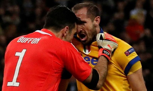 Juve konfirmon qëndrimin e Buffon dhe Chiellini, rrugës është Dybala