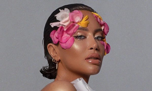 Dafina Zeqiri sjell fotosesion të ri, bën dedikim për dashurinë