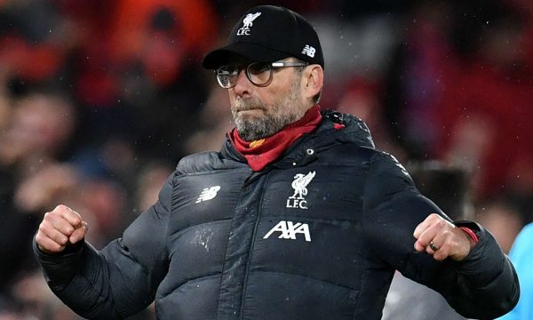 Klopp zbulon pse vesh tuta sportive, lavdëron Guardiolën për stilin e tij