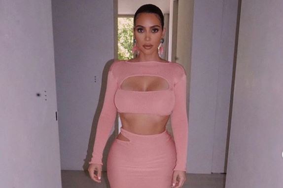 Kim Kardashian ‘dridh’ rrjetin me fotografitë e fundit