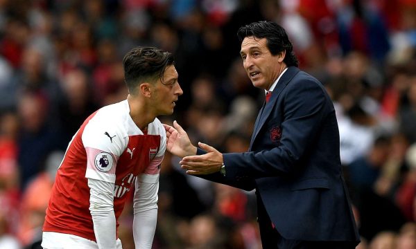Emery: Shokët e skuadrës s’e donin Ozilin për kapiten, ai duhet ta analizoj veten