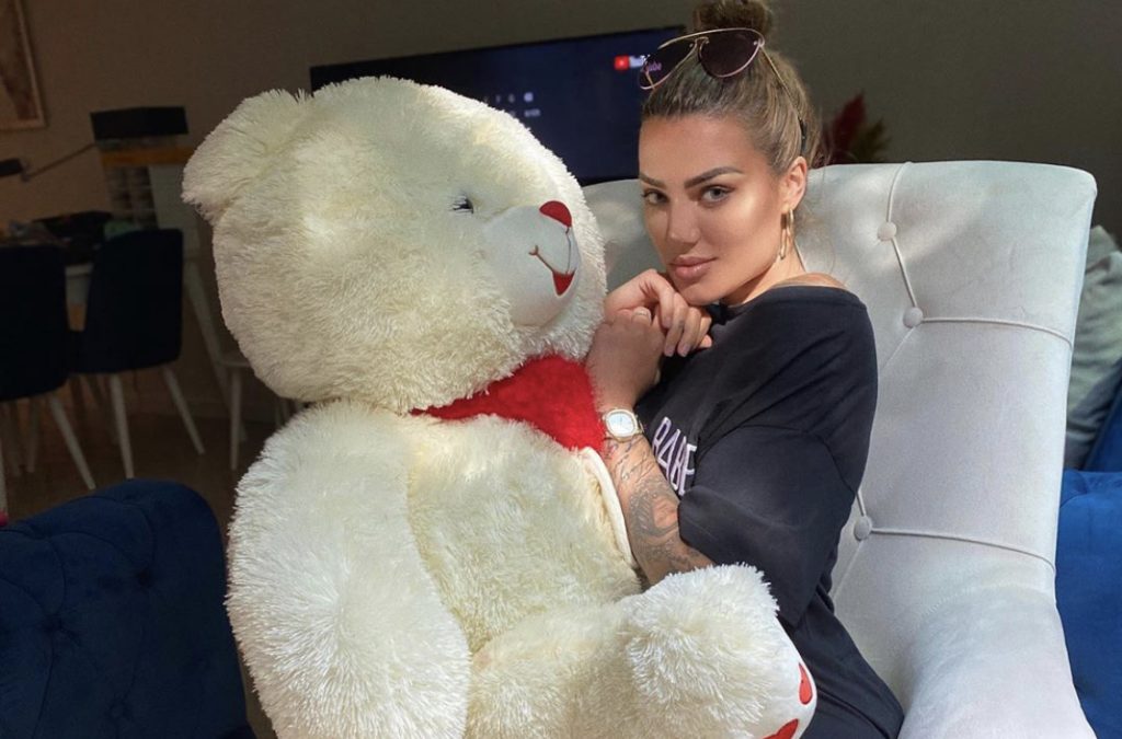 Morena vazhdon të marr vëmendjen me paraqitjet e saj