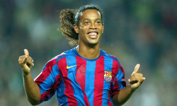 Scholes: Unitedi ia ruajti numrin e fanellës Ronaldinhos, po ai shkoi në Barçë