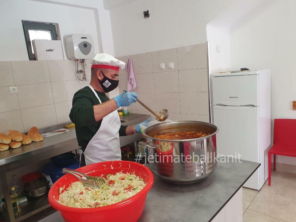 Shoqata Bëmirëse Jetimat e Ballkanit po vazhdon shpërndarjen e ushqimit falas në Janjevë