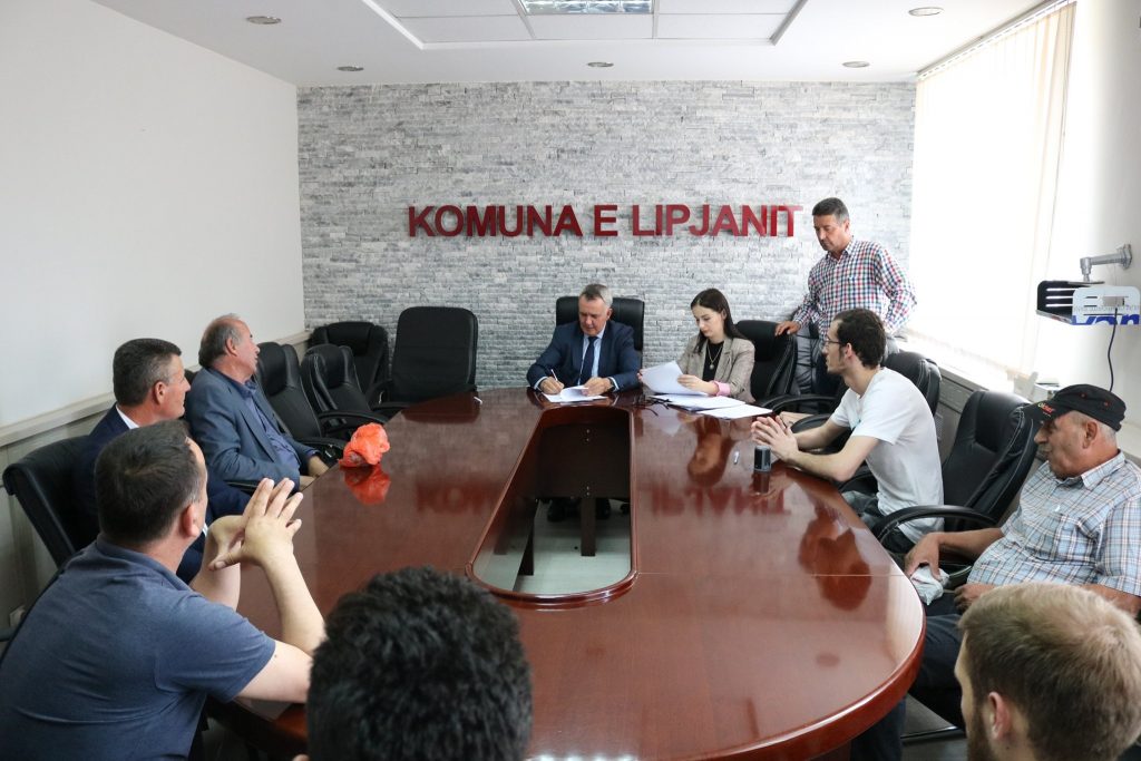 Kryetari Ahmeti nënshkruan kontratat për subvencionimin e Klubeve Sportive në Lipjan