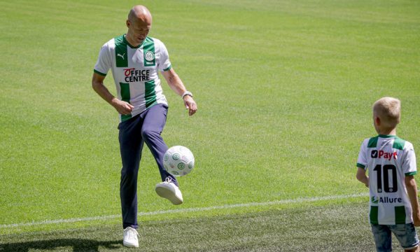Robben tregon pse iu rikthye futbollit pak pas pensionimit