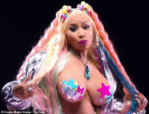 Klipi i ri i Nicki Minaj, pamje topless, për dikë mund të jetë anti-stres