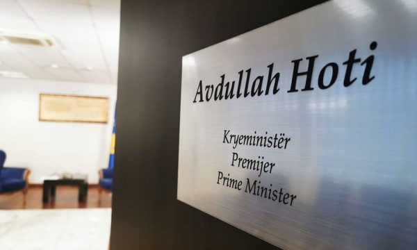 Kush shkon nesër në takim te Kryeministri Avdullah Hoti – flasin nga partitë politike
