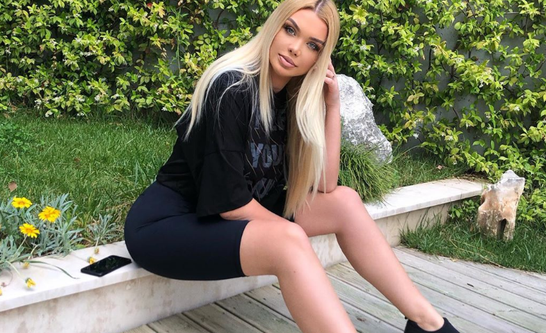 Eni pozon seksi, s’di si ta përshkruajë vetveten