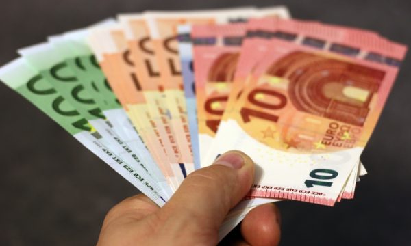 Qeveria dyfishon socialin për muajin nëntor dhe dhjetor