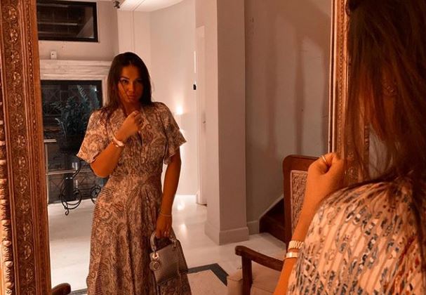 Para pasqyres, Ilda Bejleri shfaqet në formë të mirë