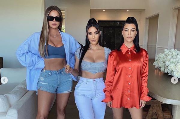 Motrat Kardashian bëhen bashkë, secila më e mirë se tjetra