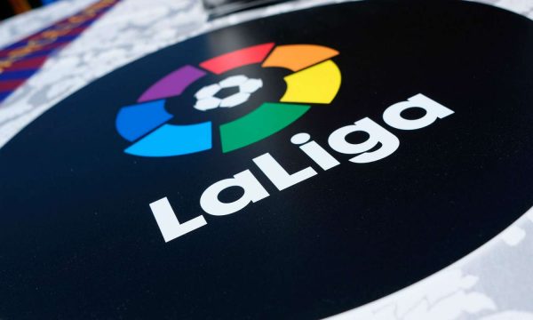 Qeveria spanjolle mendon t’i kthejë tifozët në stadiume nga 29 qershori