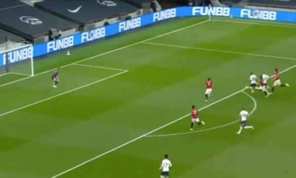 Talenti i blerë nga PSV i shënon gol të bukur Unitedit, Tottenhami në epërsi