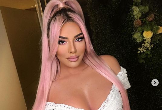 Tayna seksi me flokë “pink”, ndryshimet mirë po i rrinë