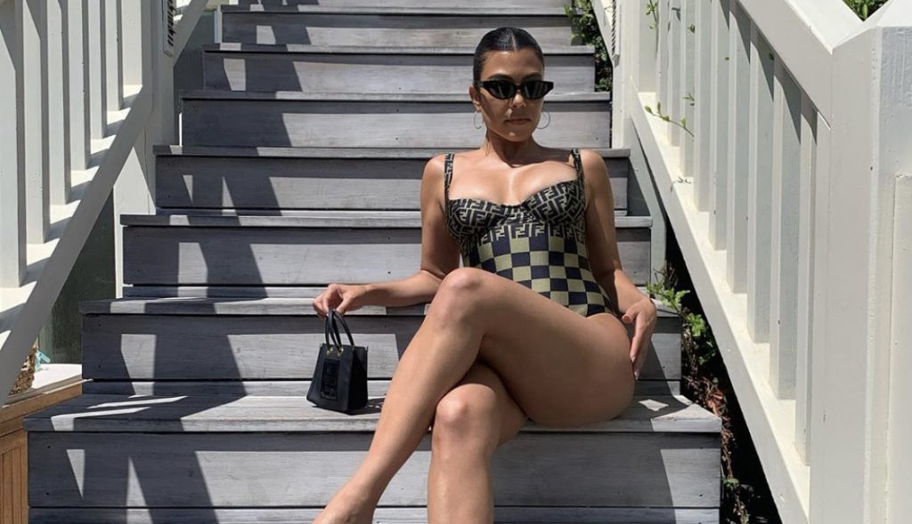 41-vjeçarja Kardashian ‘provokon’ fansat nga plazhi