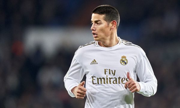 James drejt Manchester Unitedit