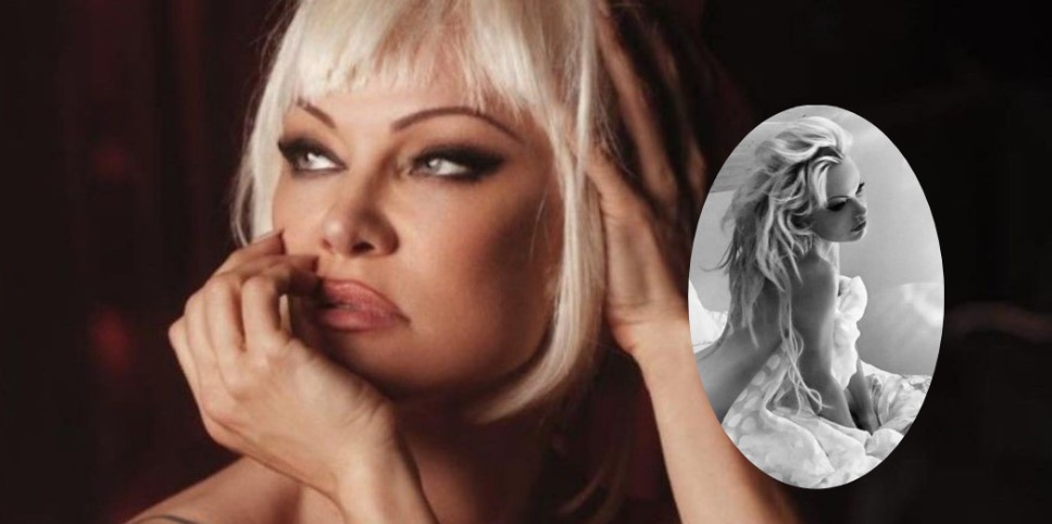 Pamela Anderson publikon foto nudo nga shtrati