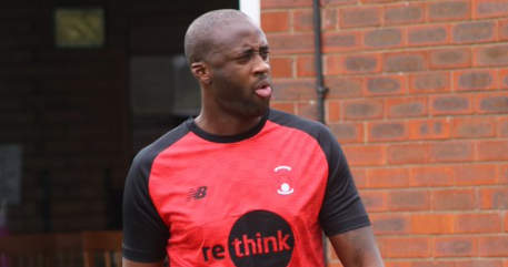 Yaya Toure rikthehet në Angli, po stërvitet me këtë skuadër