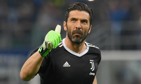 Klubi italian e kontakton Buffonin